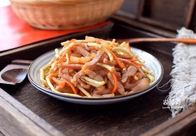 6 món thịt xào ngon bổ rẻ giúp “đổi gió” bữa cơm gia đình