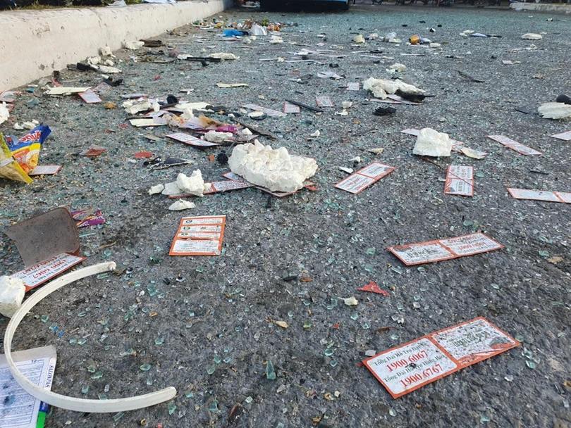 Hai xe khách tông nhau kinh hoàng, 40 người nhập viện, 1 người chết ảnh 9 Hai xe khách tông nhau kinh hoàng, 40 người nhập viện, 1 người chết