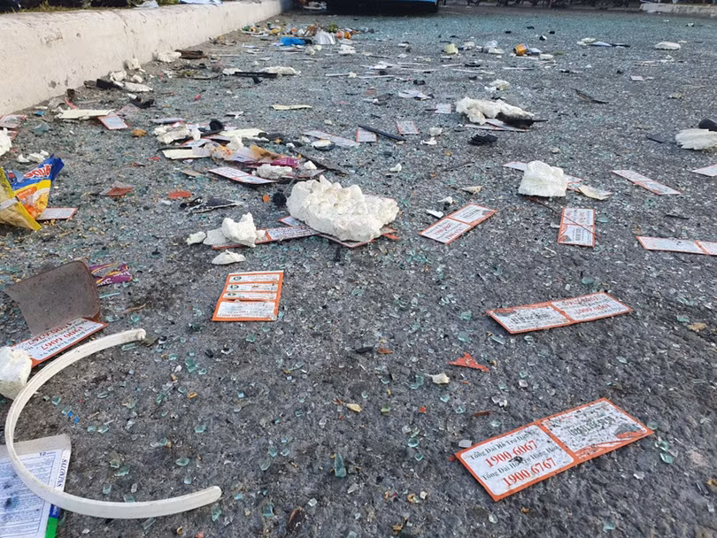 Hai xe khách tông nhau kinh hoàng, 40 người nhập viện, 1 người chết