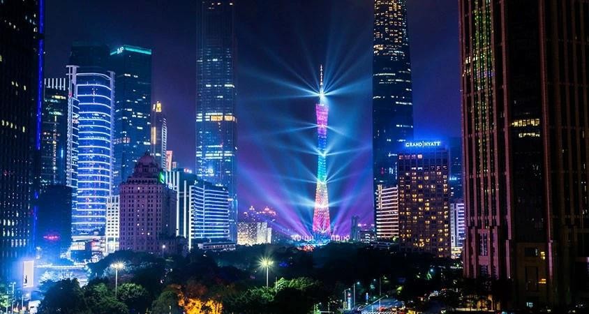 Skyline hiện đại của Quảng Châu bên sông Châu Giang. Thành phố gây ấn tượng với mật độ nhà cao tầng dày đặc. (Nguồn: China Discovery).