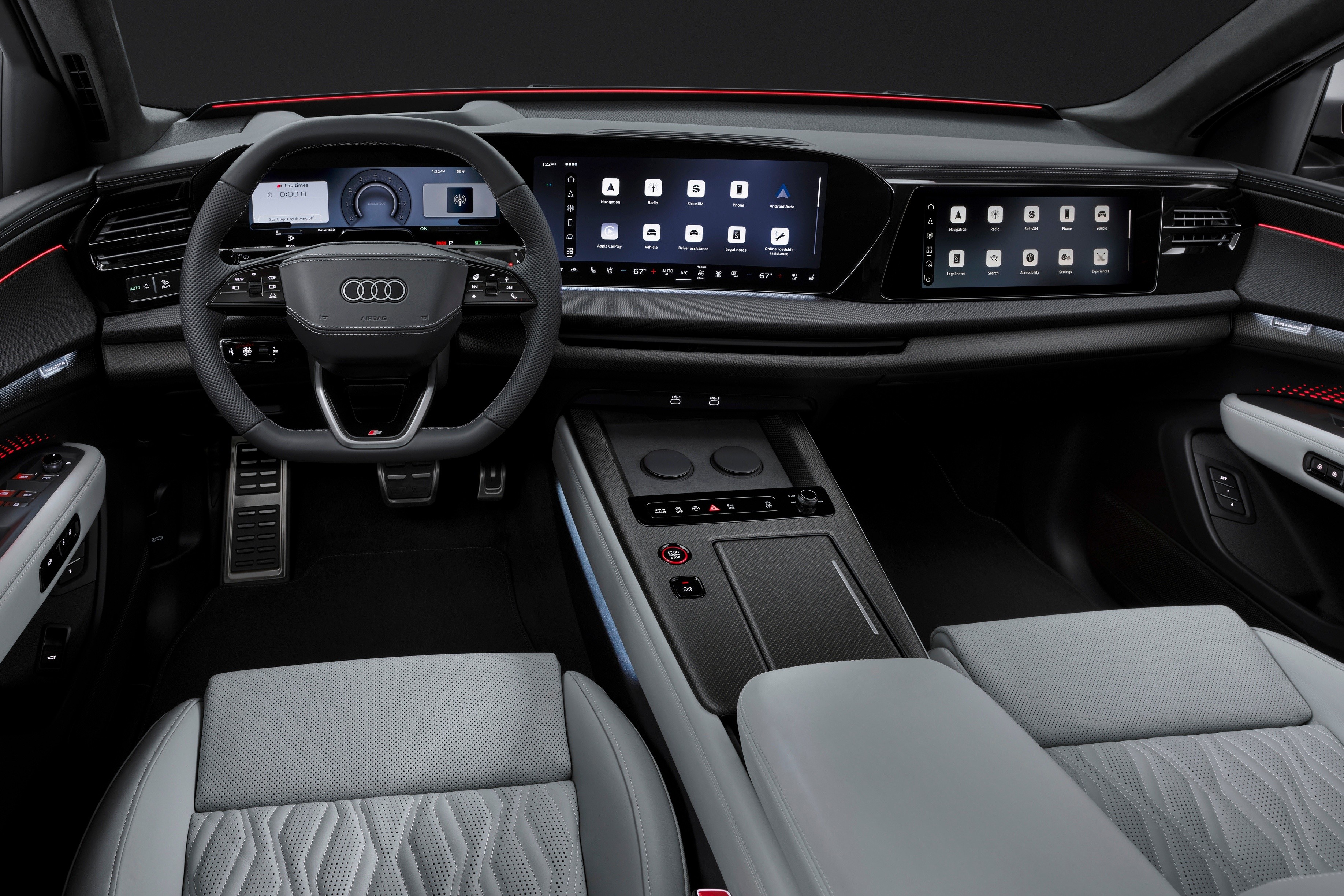 Nổi bật nhất là thiết kế bảng đồng hồ taplo và màn hình Audi MMI kỹ thuật số dạng Panorama, tuy nhiên vẫn được phân vùng cụ thể thay vì một khối liền lạc như trên mẫu xe điện AUDI E7X dành riêng cho thị trường Trung Quốc.