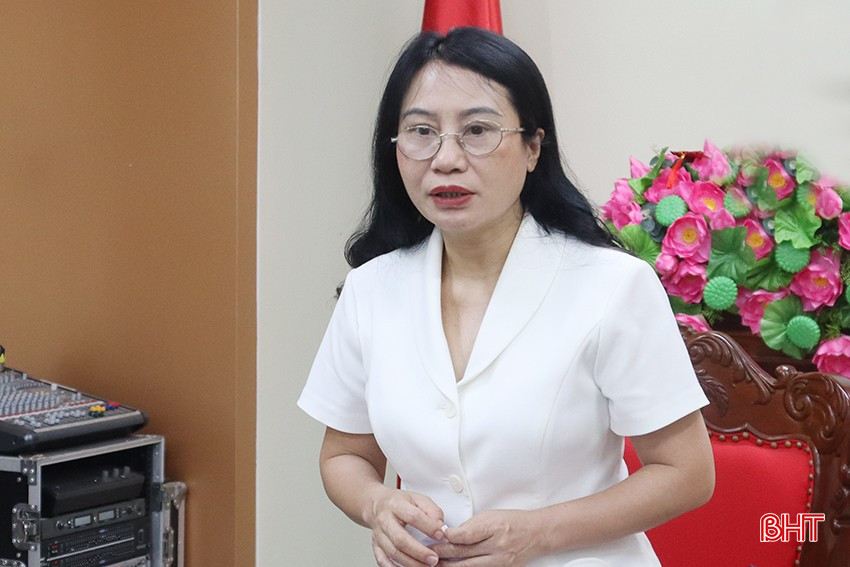 Trưởng ban Pháp chế HĐND tỉnh Nguyễn Thị Nhuần kết luận tại cuộc họp. bqbht_br_img-1609.jpg
