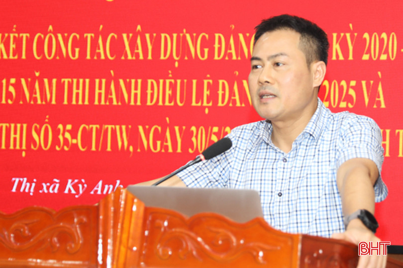 Phó Trưởng ban Tổ chức Tỉnh uỷ Trần Đình Trung phát biểu tại hội nghị. AG7A0836.jpg