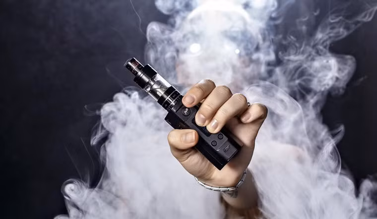 thuoc-la-dien-tu-la-gi-8-tac-hai-cua-thuoc-la-dien-tu-ma-ban-can-phai-biet-202108280856473258.jpg