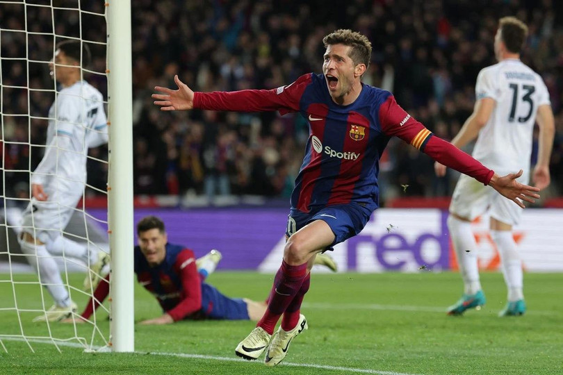 Sergi Roberto.kiến tạo như đặt cho Lewandowski ghi bàn. Sergi Roberto.kiến tạo như đặt cho Lewandowski ghi bàn.