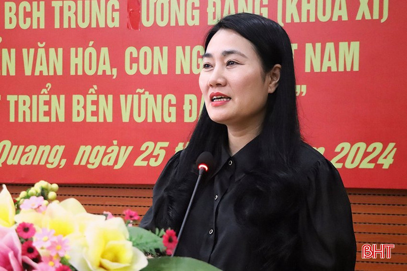 Bí thư Huyện uỷ Vũ Quang Nguyễn Thị Việt Hà tiếp thu các ý kiến chỉ đạo của đại biểu cấp trên và quán triệt một số nội dung trọng tâm tới các cấp ủy, chính quyền cơ sở để triển khai trong thời gian tới. z5282668101516_3a0f1e46548de62f4c3dc25a976595d9.jpg