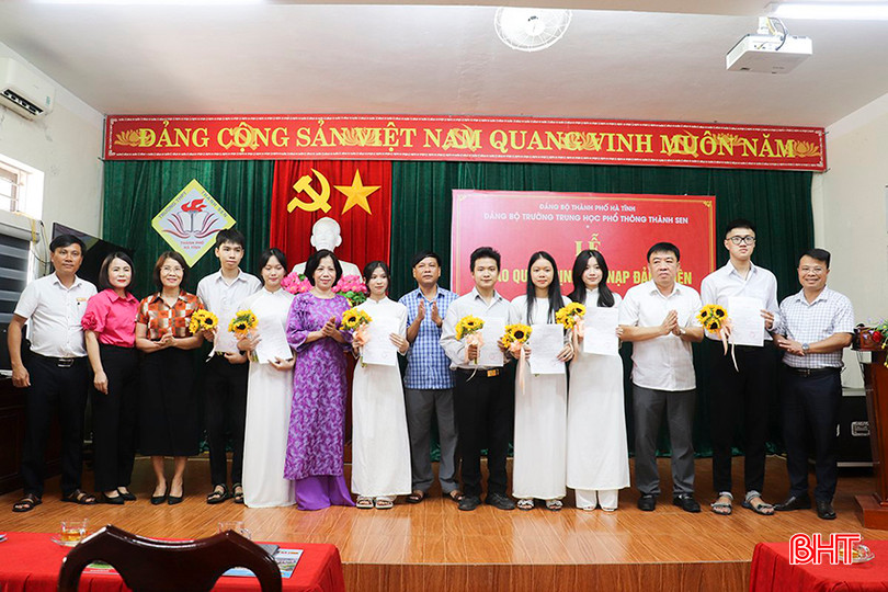 Đây là những đoàn viên ưu tú, có nhiều thành tích xuất sắc trong học tập, rèn luyện, đạt giải cao trong các cuộc thi; tích cực tham gia các hoạt động, phong trào Đoàn của trường.