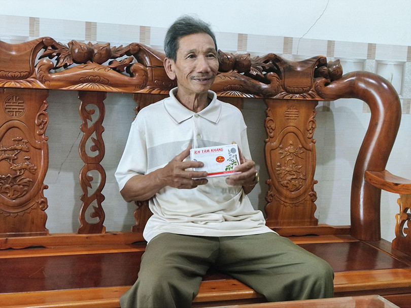 Chú Bảy vui mừng vì đã có Ích Tâm Khang giúp chú cải thiện bệnh tim Ích Tâm Khang 3.jpg