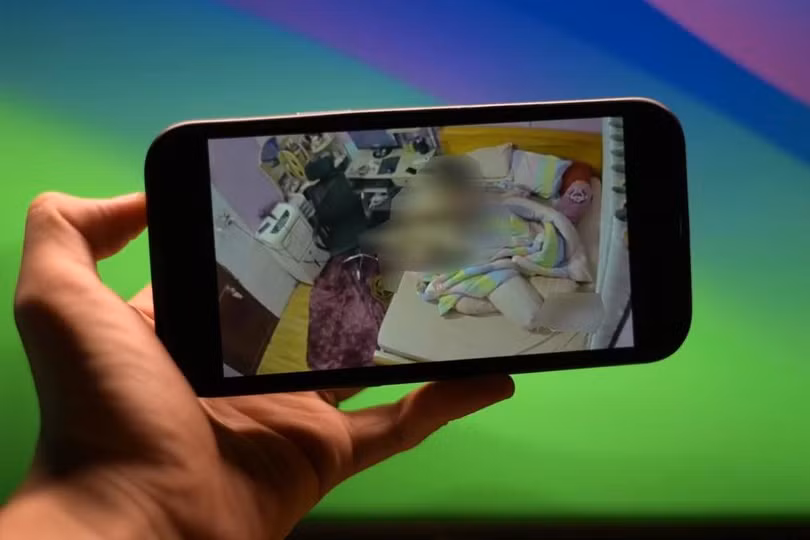 Chỉ với vài trăm nghìn, người mua có thể mua dữ liệu hàng chục camera kém bảo mật trên các hội nhóm mạng. Ảnh: Hùng Phi.