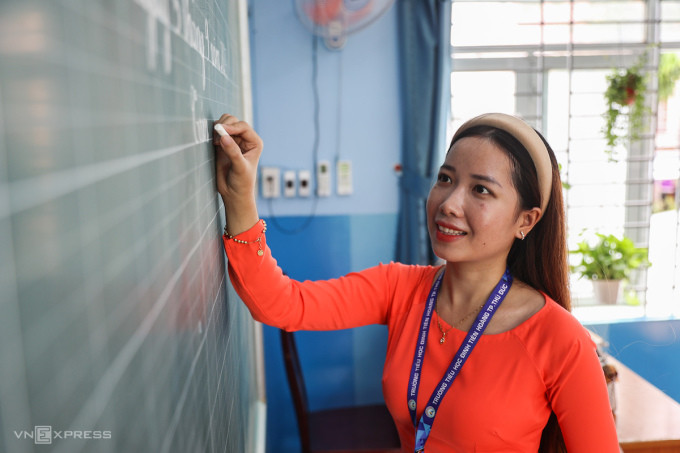 Giáo viên trường Tiểu học Đinh Tiên Hoàng, TP HCM, tháng 9/2023. Ảnh: Quỳnh Trần Giáo viên trường Tiểu học Đinh Tiên Hoàng, TP HCM, tháng 9/2023. Ảnh: Quỳnh Trần