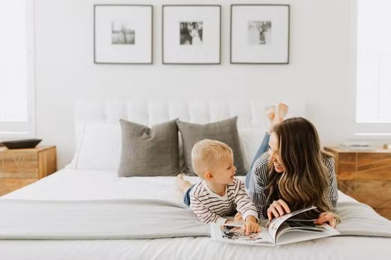 Không bao giờ là quá muộn để cha mẹ bắt đầu đọc sách cho con nghe (Ảnh: Pinterest)