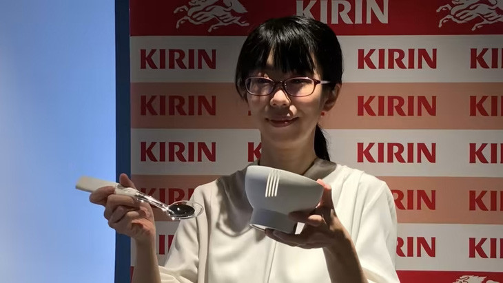 Sản phẩm thìa &quot;muối điện&quot; của Công ty Kirin Holdings - Ảnh: asia.nikkei.com
