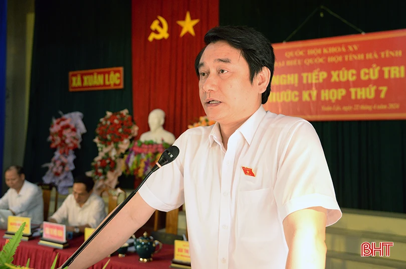 Đại biểu Lê Anh Tuấn tiếp thu, giải trình các ý kiến, kiến nghị của cử tri.