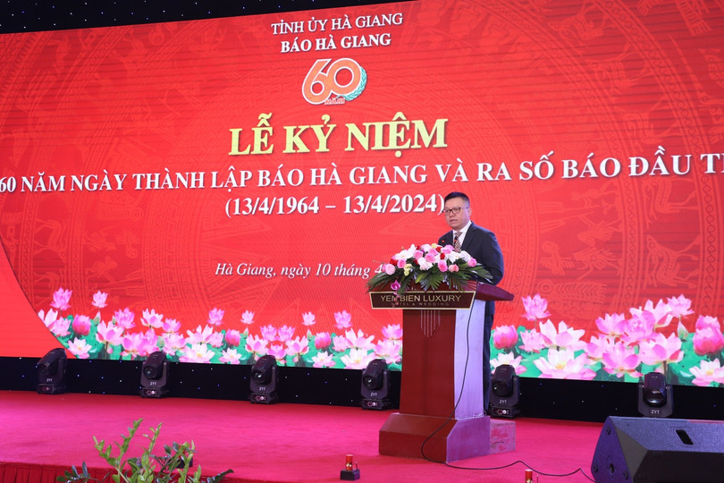 Đồng chí Lê Quốc Minh, Ủy viên BCH Trung ương Đảng, Tổng Biên tập Báo Nhân Dân, Phó Trưởng Ban Tuyên giáo Trung ương, Chủ tịch Hội Nhà báo Việt Nam phát biểu tại buổi lễ. Đồng chí Lê Quốc Minh, Ủy viên BCH Trung ương Đảng, Tổng Biên tập Báo Nhân Dân, Phó Trưởng Ban Tuyên giáo Trung ương, Chủ tịch Hội Nhà báo Việt Nam phát biểu tại buổi lễ.