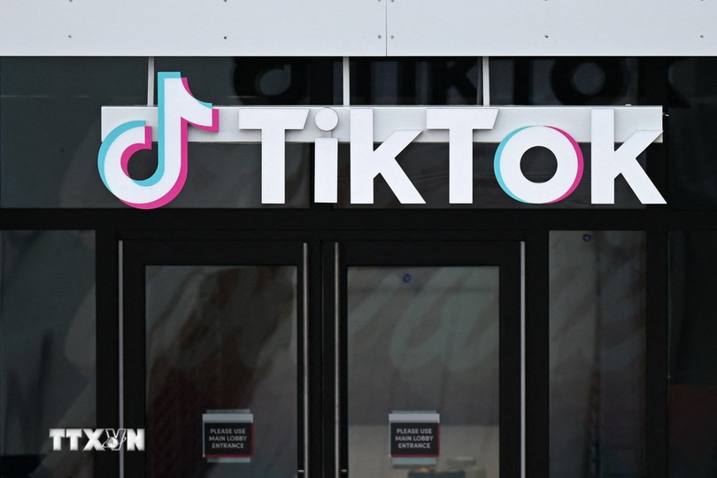 Biểu tượng TikTok tại văn phòng ở Culver City, California, Mỹ. (Ảnh: AFP/TTXVN) Biểu tượng TikTok tại văn phòng ở Culver City, California, Mỹ. (Ảnh: AFP/TTXVN)