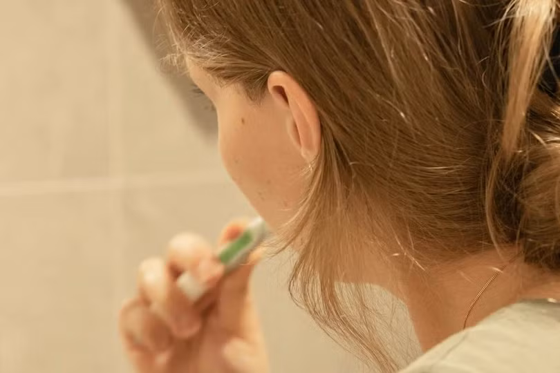 Hầu hết các loại kem đánh răng đều không chứa đường. Ảnh: JustFunFacts.com.