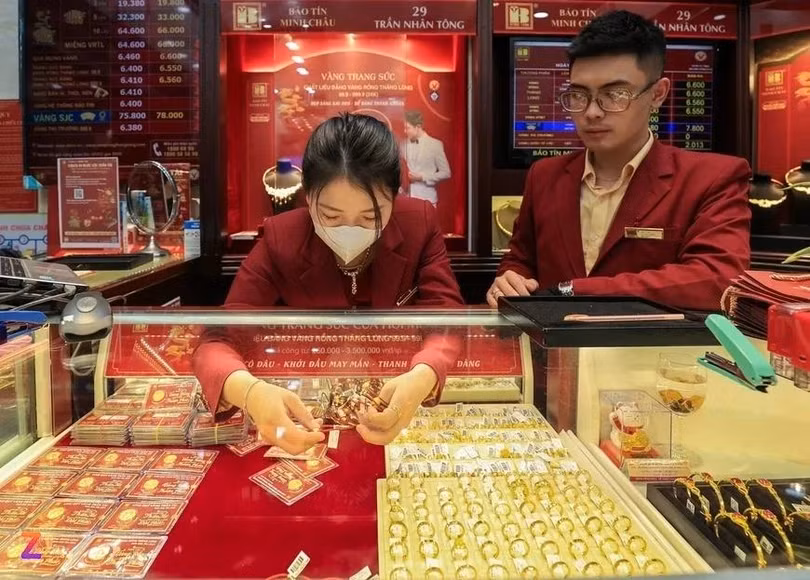 Chỉ chưa đầy 2 tháng, vàng nhẫn đã tới gần 9 triệu đồng mỗi lượng. Ảnh: Thế Bằng.