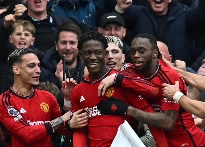 MU ghi liền 2 bàn, đều là siêu phẩm trong hiệp hai.