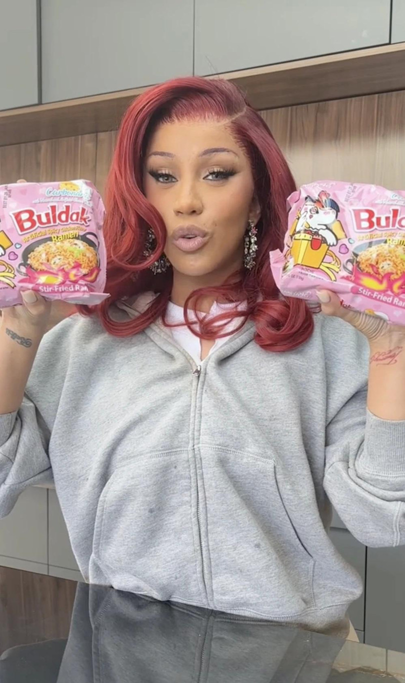 Ca sĩ, rapper Cardi B cho biết mất 30 phút để tìm mua món mì Buldak Carbonara. Ảnh: @iamcardib. Ca sĩ, rapper Cardi B cho biết mất 30 phút để tìm mua món mì Buldak Carbonara. Ảnh: @iamcardib.