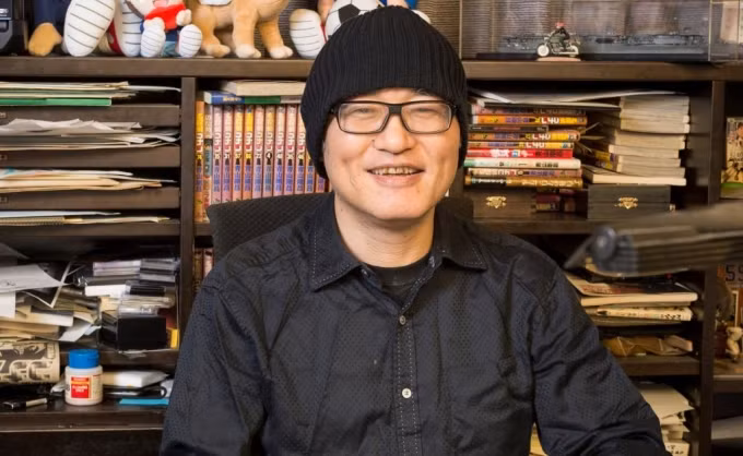 Họa sĩ Gosho Aoyama trong phòng làm việc. Ảnh: NHK