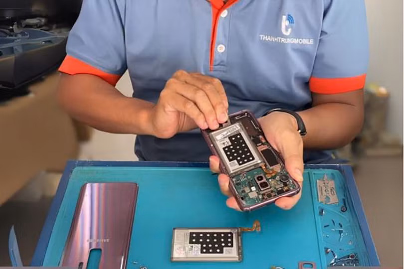 thay pin Samsung 2.jpg