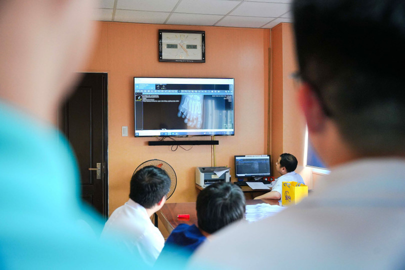 Cùng dịp này, ngày hội Quốc tế Thiếu nhi 1/6 được tổ chức sớm, với những hoạt động giao lưu văn nghệ, tặng quà cho các em. A2.jpg