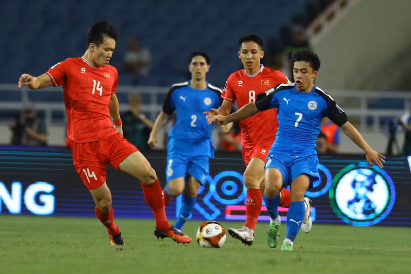 Tuyển Việt Nam cầm bóng khá tốt. Ảnh: Minh Chiến, Việt Linh.