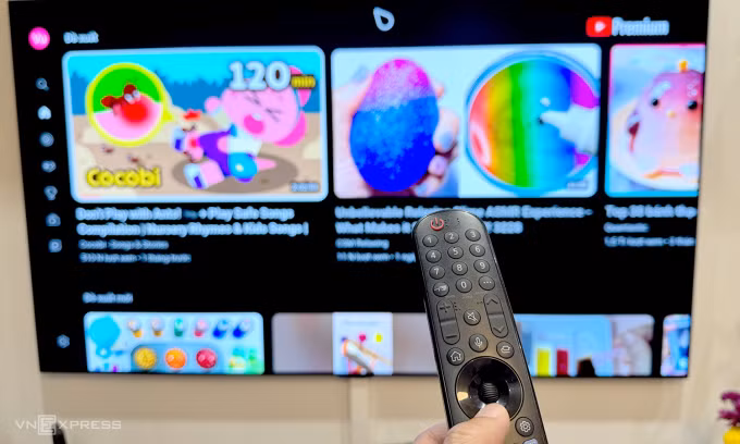 Đa số TV hiện tại đều là thông minh, tích hợp phần mềm xem video trực tuyến. Ảnh: Tuấn Hưng