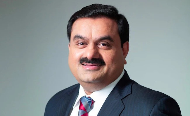 Tỷ phú Gautam Adani vừa giành lại danh hiệu người giàu nhất châu Á với khối tài sản ròng 111 tỷ USD. Ảnh: NDTV. Tỷ phú Gautam Adani vừa giành lại danh hiệu người giàu nhất châu Á với khối tài sản ròng 111 tỷ USD. Ảnh: NDTV.