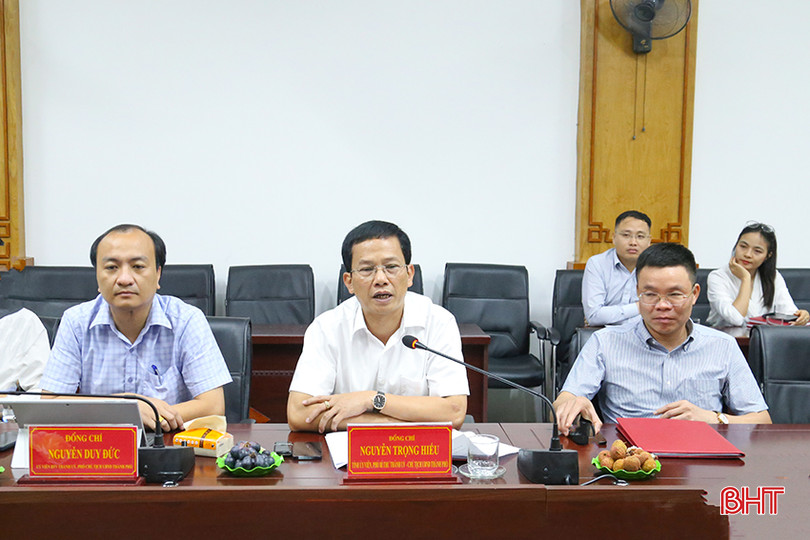 Chủ tịch UBND thành phố Nguyễn Trọng Hiếu phát biểu tại buổi làm việc. 767FE58D-6FE8-4D23-952C-FE61418F1083.jpeg