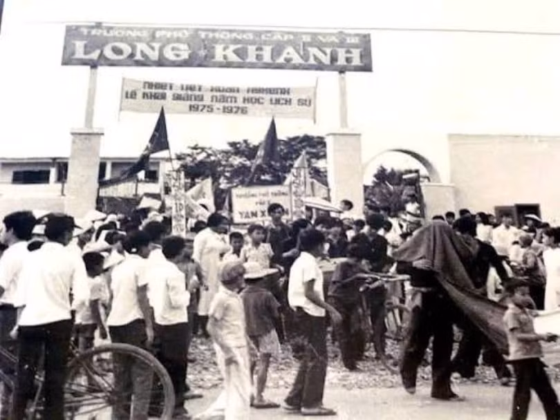 Năm học 1975-1976 ở miền Nam bắt đầu vào thời điểm nào sau ngày đất nước thống nhất?