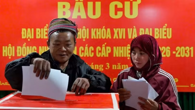 Thông qua những hình ảnh và thông tin được đăng tải, truyền thông quốc tế đã phản ánh sinh động không khí ngày bầu cử tại Việt Nam. (Ảnh: AFP)