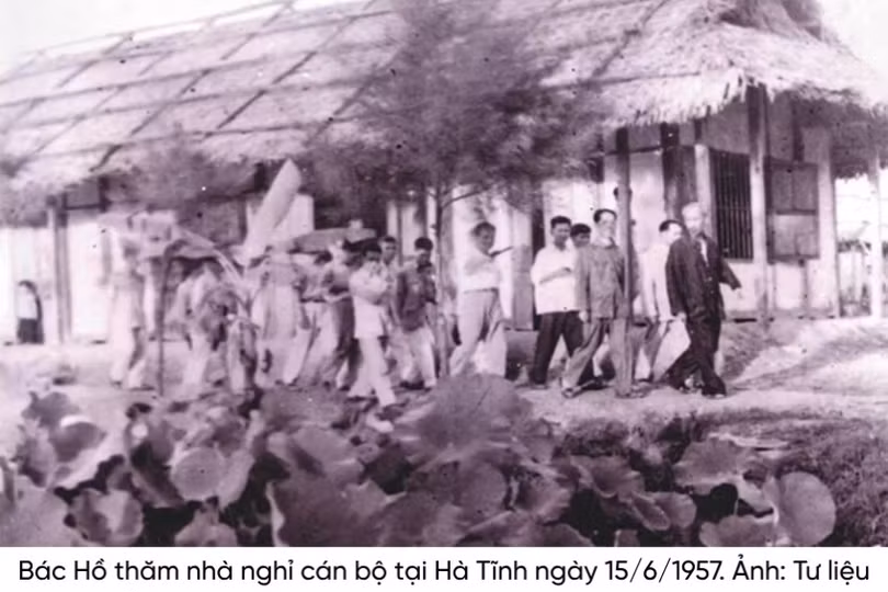 Bác Hồ đã tặng thưởng Huân chương Độc lập hạng Nhì cho Đảng bộ và Nhân dân Hà Tĩnh năm 1949 vì thành tích gì?