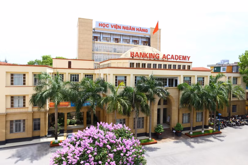 Ông là người có công lớn trong việc thành lập ngôi trường nào?