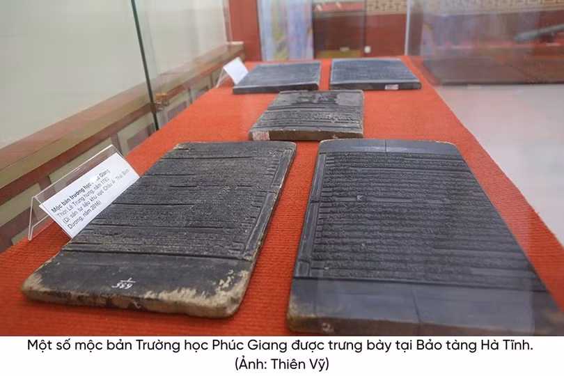 Nguyễn Huy Oánh đã lập quỹ học điền gồm bao nhiêu mẫu ruộng để hỗ trợ việc học? 