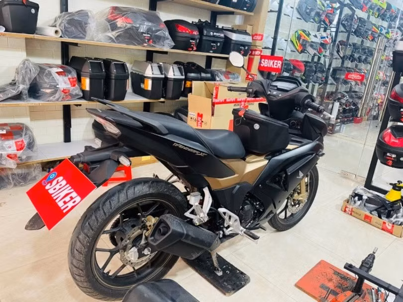 thung-truoc-givi-winner-x-3130.jpg