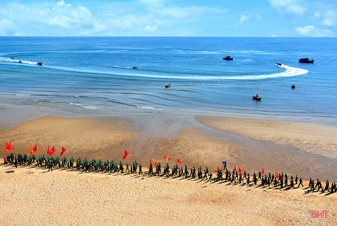 Triển lãm “Vang mãi khúc quân hành” - Sân chơi của những cựu binh đam mê nhiếp ảnh