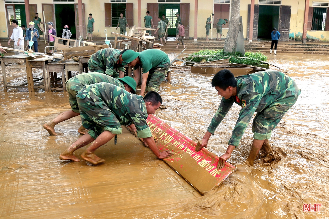 Triển lãm “Vang mãi khúc quân hành” - Sân chơi của những cựu binh đam mê nhiếp ảnh