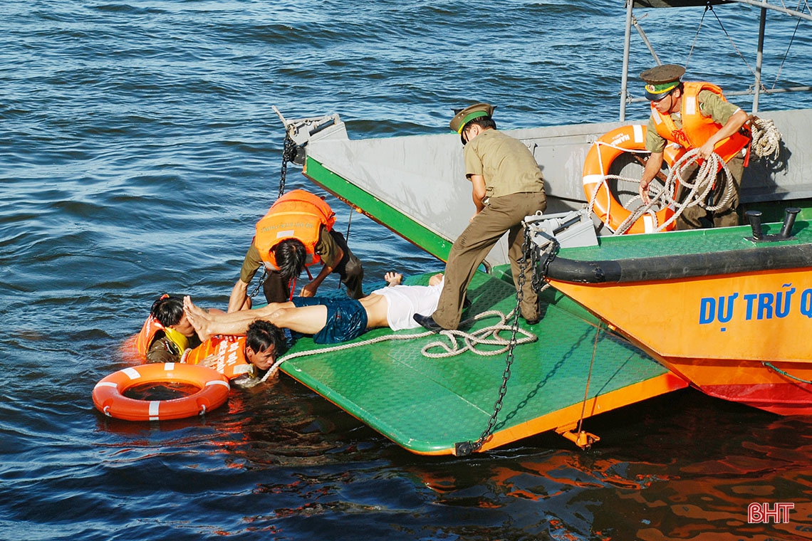 Triển lãm “Vang mãi khúc quân hành” - Sân chơi của những cựu binh đam mê nhiếp ảnh