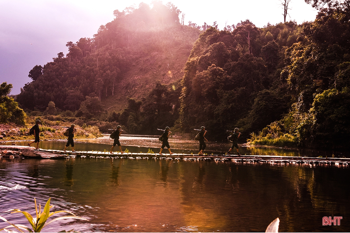 Triển lãm “Vang mãi khúc quân hành” - Sân chơi của những cựu binh đam mê nhiếp ảnh