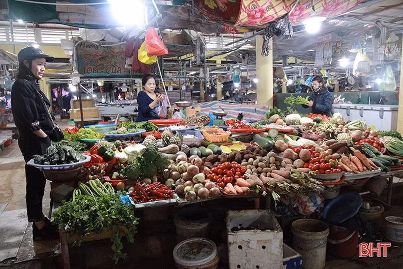 Phố, chợ Hà Tĩnh lại nhộn nhịp mua bán từ ngày mùng 2 Tết