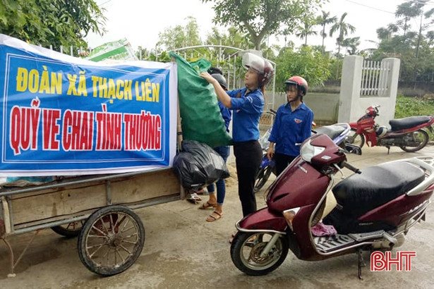 Rửa xe gây quỹ từ thiện ủng hộ người nghèo, học sinh khó khăn ở Thạch Hà