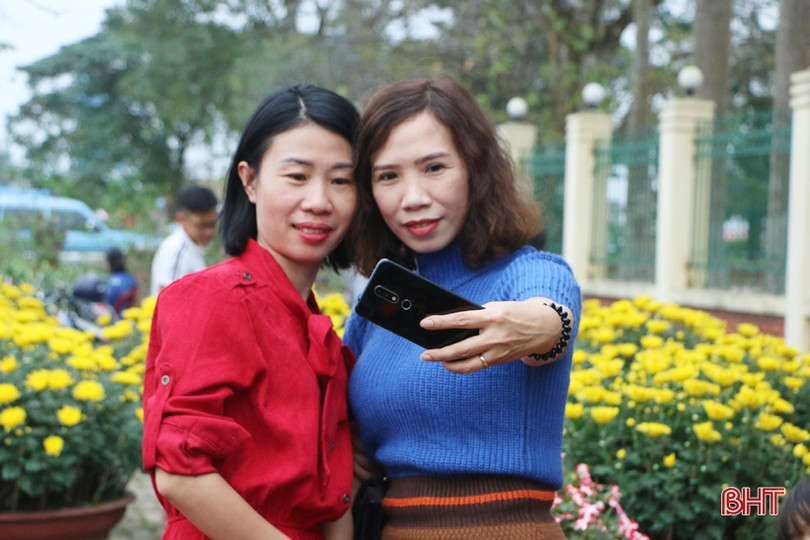 Ra phố hoa Hà Tĩnh mang Xuân về nhà