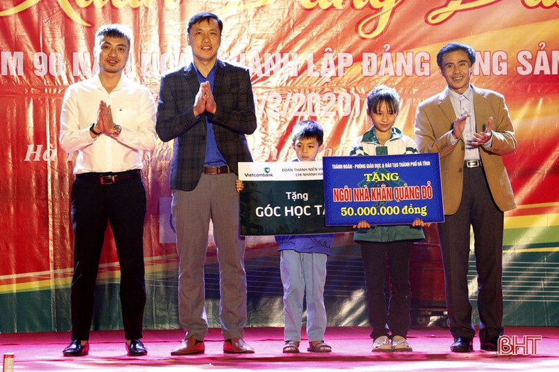 Ấn tượng chương trình nghệ thuật “Mùa xuân dâng Đảng”