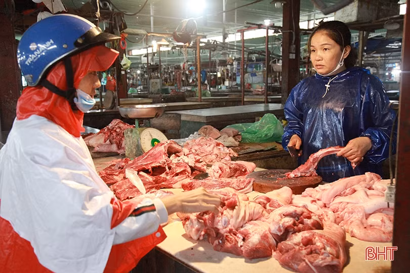 Phố, chợ Hà Tĩnh lại nhộn nhịp mua bán từ ngày mùng 2 Tết