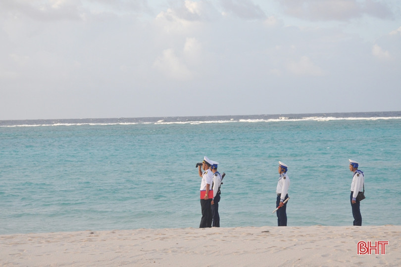 Quân, dân Trường Sa tất bật sửa soạn đón Tết Canh Tý 2020