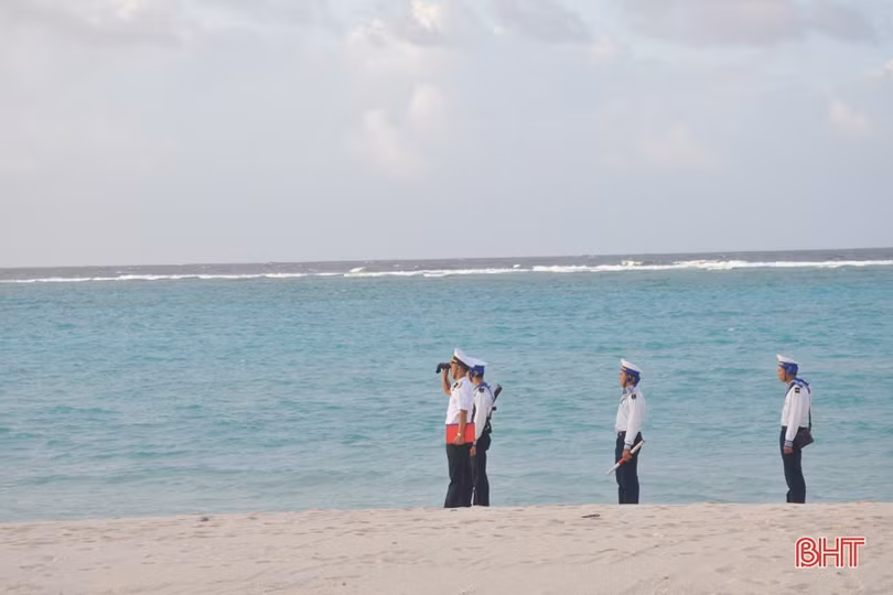 Quân, dân Trường Sa tất bật sửa soạn đón Tết Canh Tý 2020