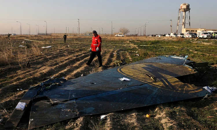 Iran muốn tự phân tích hộp đen máy bay bị bắn nhầm