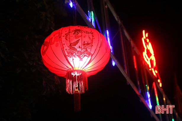 Thành Sen “lên đèn” đón Xuân Canh Tý 2020