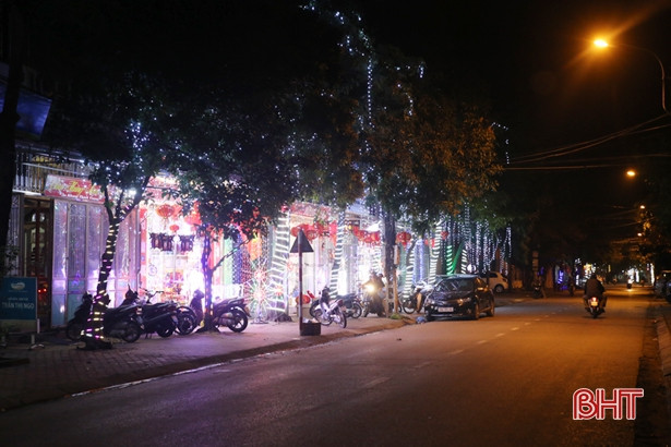 Thành Sen “lên đèn” đón Xuân Canh Tý 2020